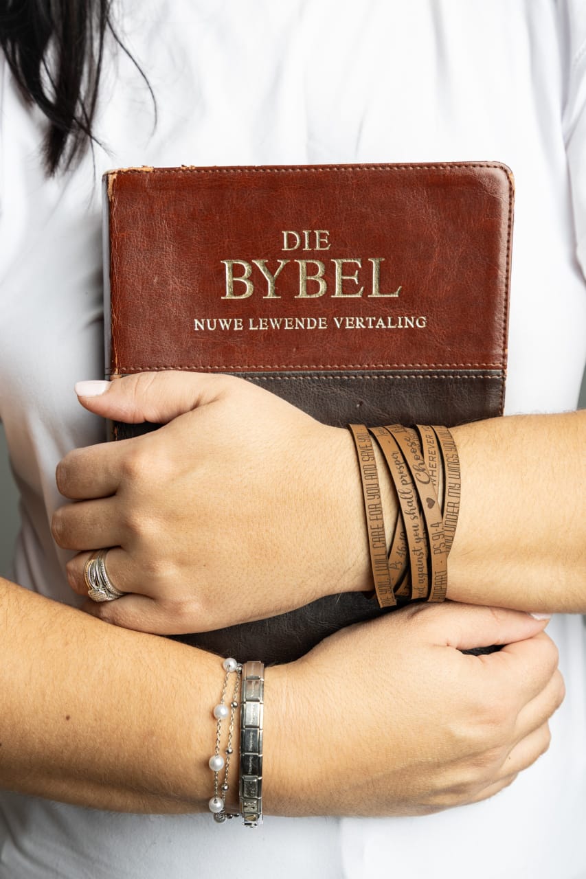 Yola Leer Bracelets